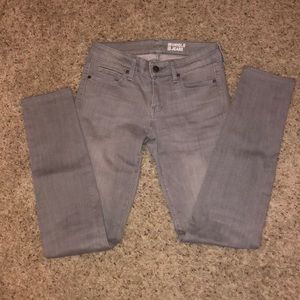 Light gray skinny jeans from Uniqlo